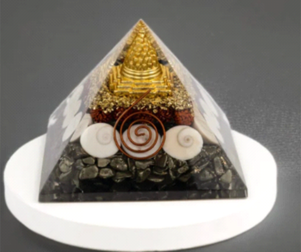 Lakshmi Yantra Pyramid – Magnet for Wealth & Prosperity